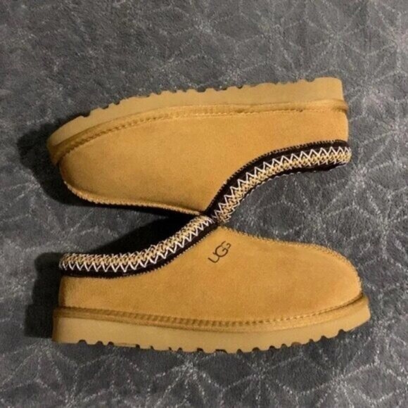 UGG Tan Slippers with Black Accents - Picture 4 of 5